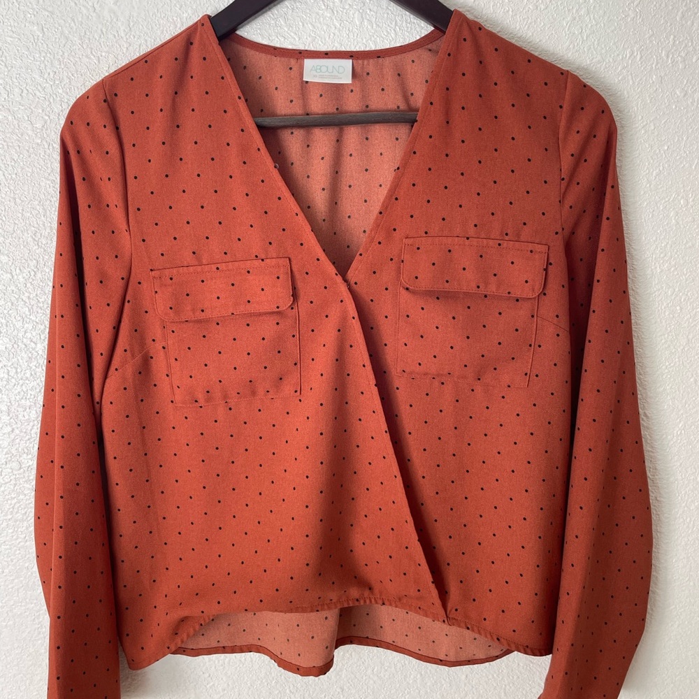Abound wrap top - burnt orange and black